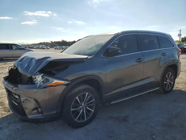 5TDKZRFH6JS274303 2018 TOYOTA HIGHLANDER - Image 1
