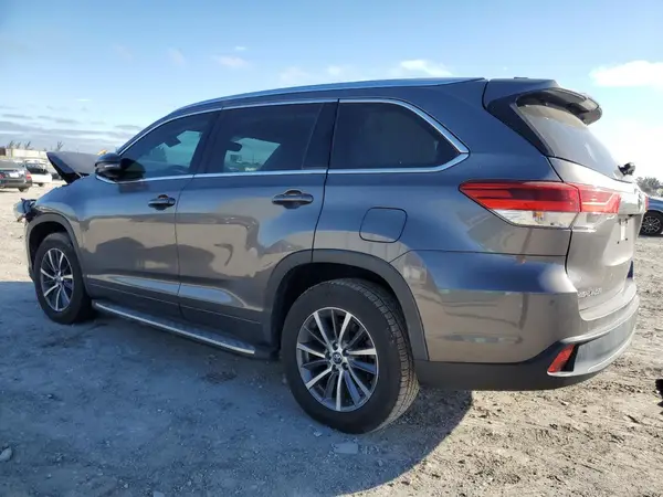 5TDKZRFH6JS274303 2018 TOYOTA HIGHLANDER - Image 2