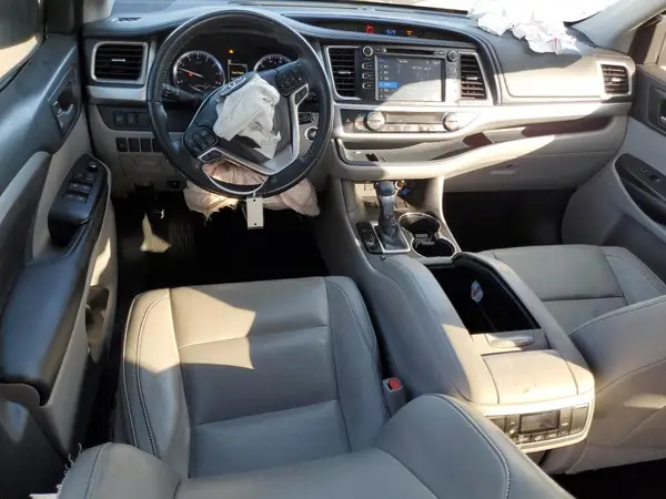 5TDKZRFH6JS274303 2018 TOYOTA HIGHLANDER - Image 8