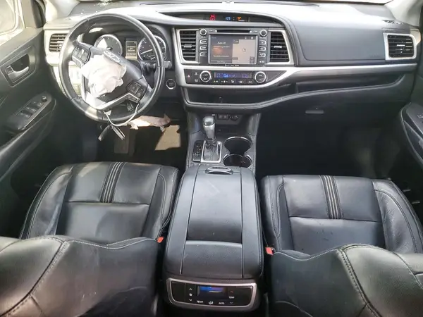 5TDKZRFH6JS280599 2018 TOYOTA HIGHLANDER - Image 8