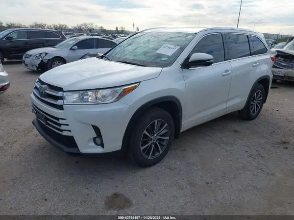 5TDKZRFH6JS283230 2018 TOYOTA HIGHLANDER - Image 2