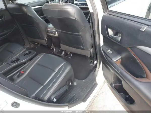 5TDKZRFH6JS283230 2018 TOYOTA HIGHLANDER - Image 8