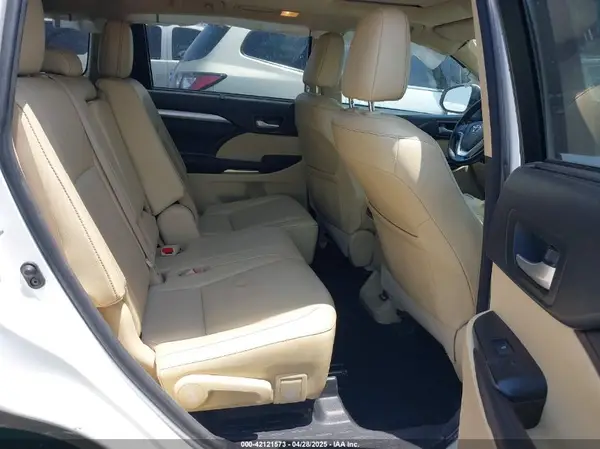 5TDKZRFH6JS283275 2018 TOYOTA HIGHLANDER - Image 8