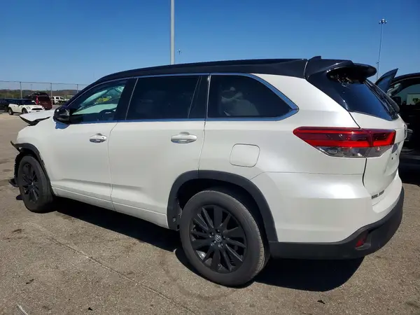 5TDKZRFH6JS284880 2018 TOYOTA HIGHLANDER - Image 2
