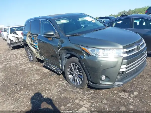5TDKZRFH6JS285012 2018 TOYOTA HIGHLANDER - Image 1