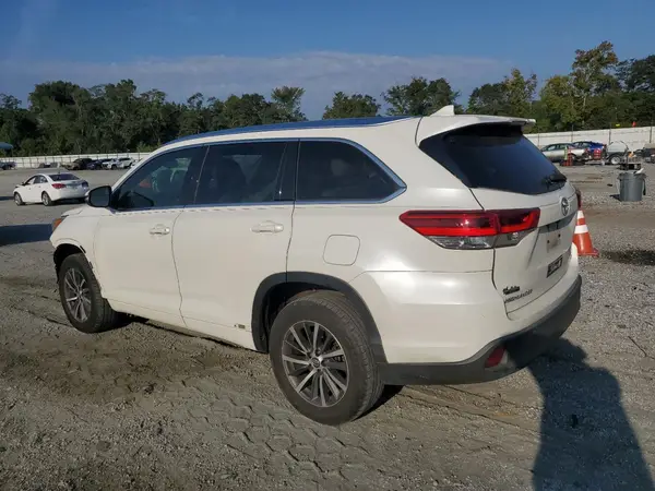 5TDKZRFH6JS527426 2018 TOYOTA HIGHLANDER - Image 2