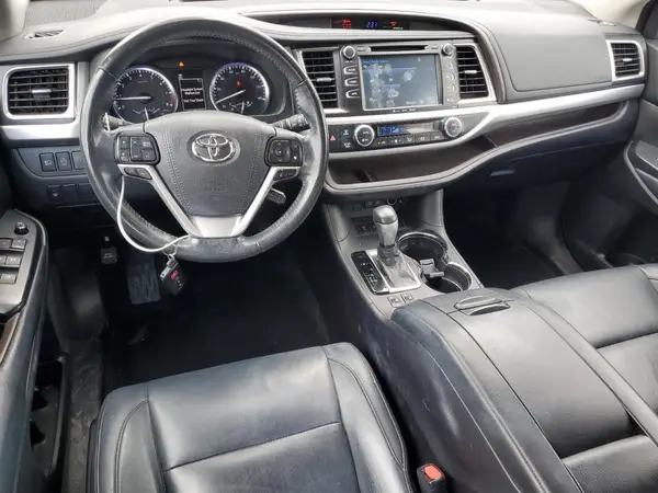 5TDKZRFH6JS530651 2018 TOYOTA HIGHLANDER - Image 8