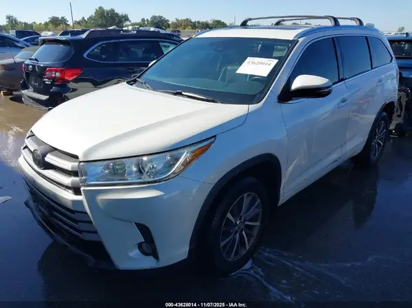 5TDKZRFH6JS531475 2018 TOYOTA HIGHLANDER - Image 2