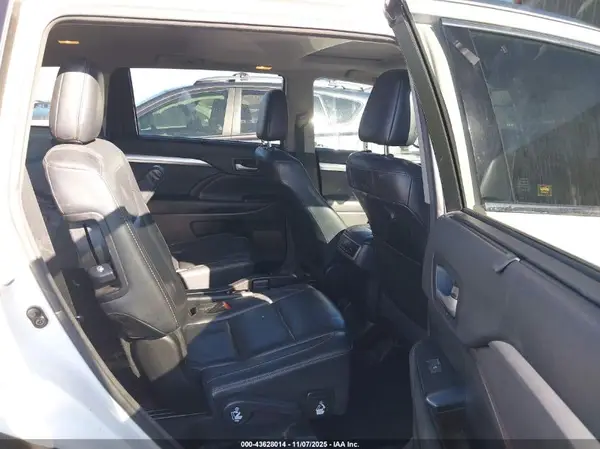 5TDKZRFH6JS531475 2018 TOYOTA HIGHLANDER - Image 8