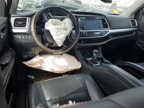 5TDKZRFH6JS531704 2018 TOYOTA HIGHLANDER - Image 8