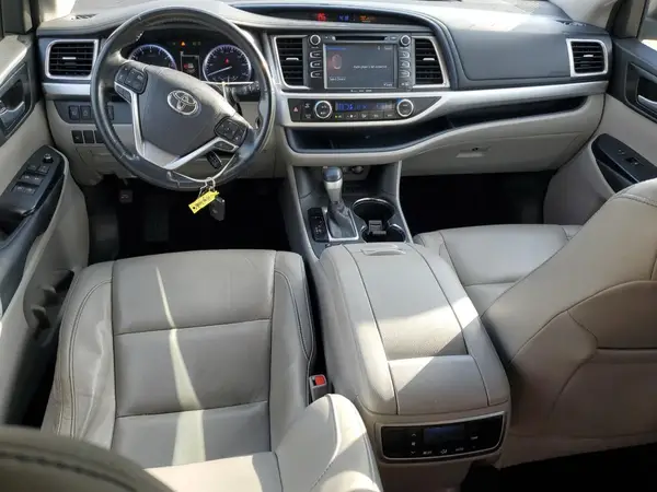 5TDKZRFH6JS533419 2018 TOYOTA HIGHLANDER - Image 8