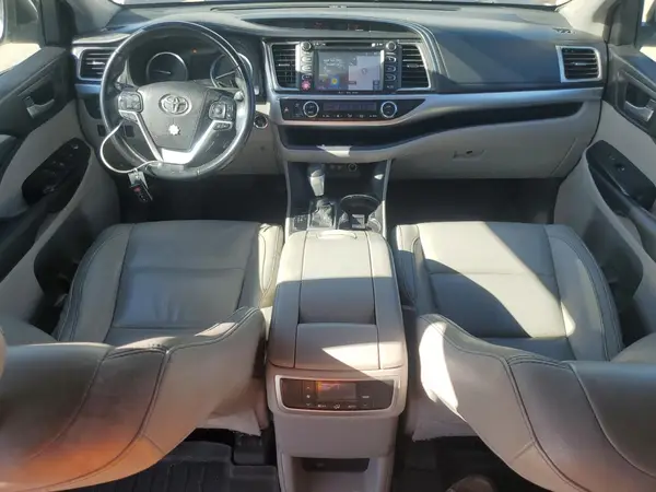 5TDKZRFH6JS533548 2018 TOYOTA HIGHLANDER - Image 8