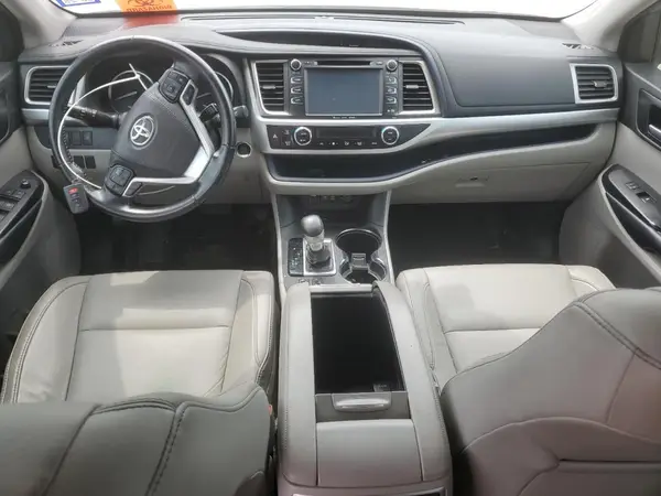 5TDKZRFH6JS533615 2018 TOYOTA HIGHLANDER - Image 8