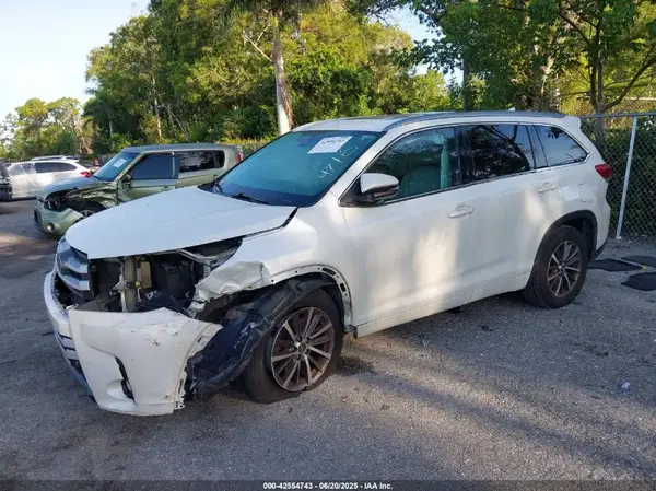 5TDKZRFH6JS534716 2018 TOYOTA HIGHLANDER - Image 2