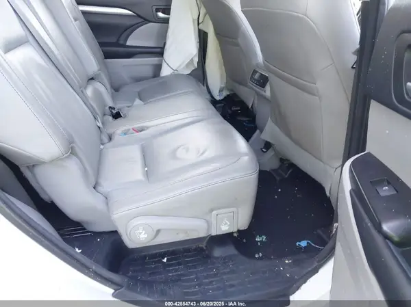 5TDKZRFH6JS534716 2018 TOYOTA HIGHLANDER - Image 8