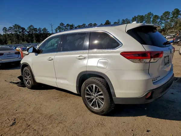 5TDKZRFH6JS536174 2018 TOYOTA HIGHLANDER - Image 2