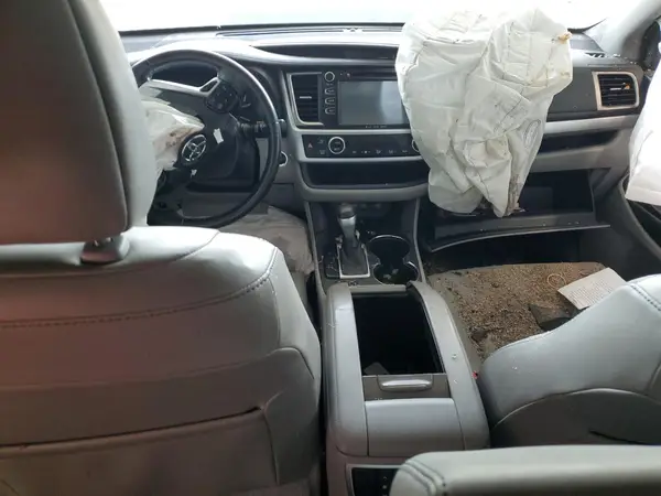 5TDKZRFH6JS538698 2018 TOYOTA HIGHLANDER - Image 8