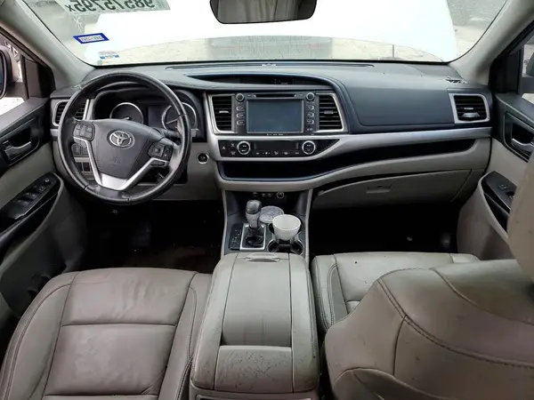 5TDKZRFH6JS540659 2018 TOYOTA HIGHLANDER - Image 8