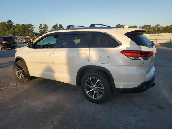 5TDKZRFH6JS541097 2018 TOYOTA HIGHLANDER - Image 2