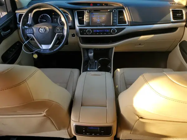 5TDKZRFH6JS541097 2018 TOYOTA HIGHLANDER - Image 8