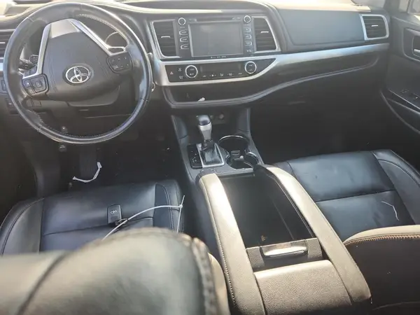 5TDKZRFH6JS541553 2018 TOYOTA HIGHLANDER - Image 8