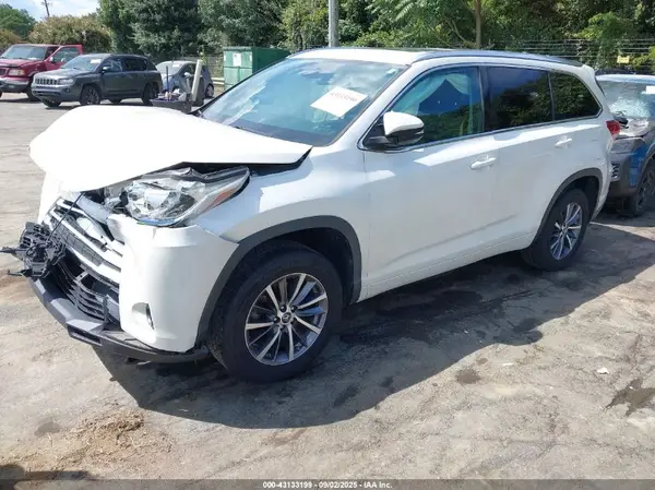 5TDKZRFH6JS541567 2018 TOYOTA HIGHLANDER - Image 2
