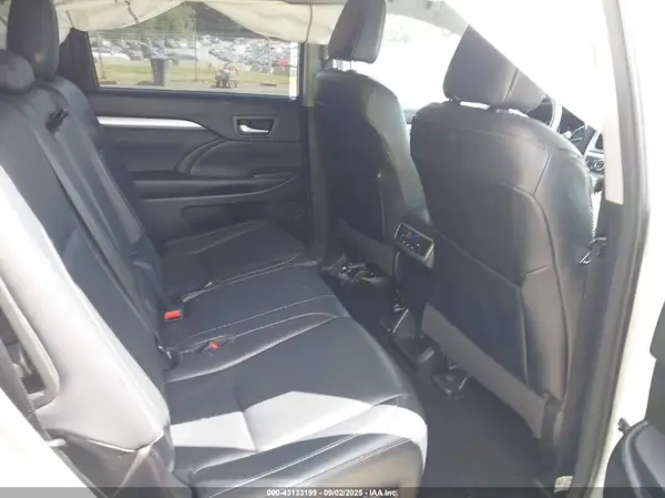5TDKZRFH6JS541567 2018 TOYOTA HIGHLANDER - Image 8