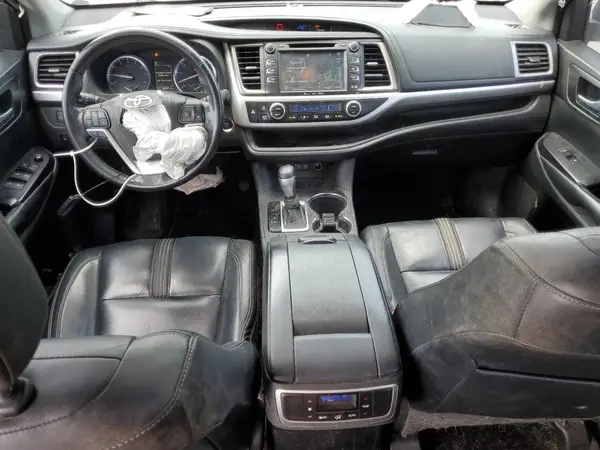5TDKZRFH6JS543870 2018 TOYOTA HIGHLANDER - Image 8