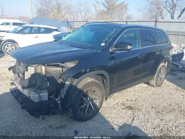 5TDKZRFH6JS544677 2018 TOYOTA HIGHLANDER - Image 2