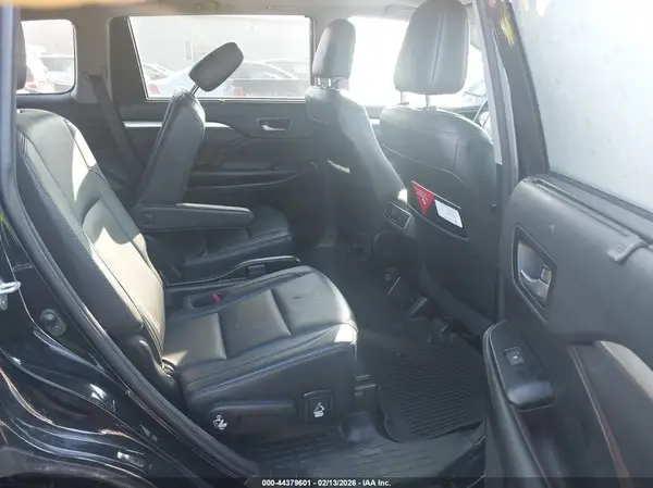 5TDKZRFH6JS544677 2018 TOYOTA HIGHLANDER - Image 8