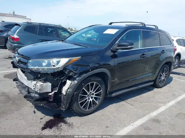5TDKZRFH6JS544954 2018 TOYOTA HIGHLANDER - Image 2