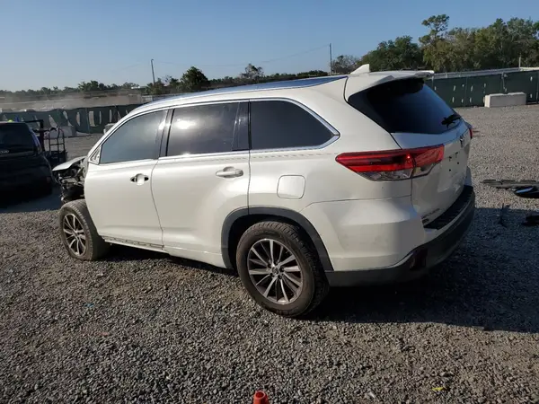 5TDKZRFH6JS546154 2018 TOYOTA HIGHLANDER - Image 2