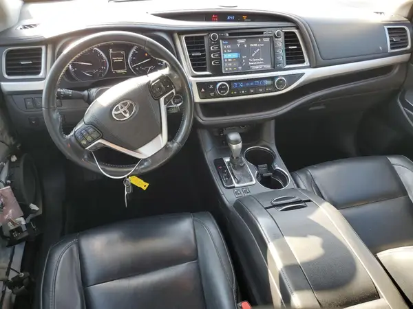 5TDKZRFH6JS546154 2018 TOYOTA HIGHLANDER - Image 8