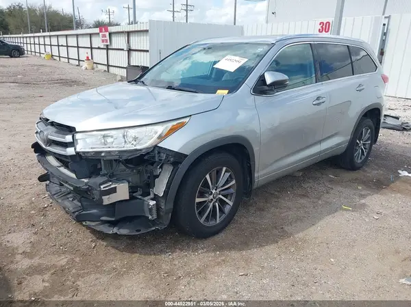5TDKZRFH6JS546591 2018 TOYOTA HIGHLANDER - Image 2