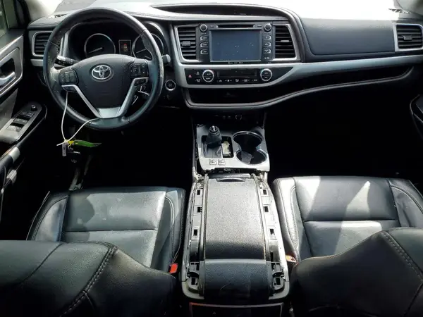 5TDKZRFH6JS548342 2018 TOYOTA HIGHLANDER - Image 8