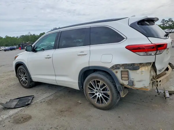 5TDKZRFH6JS549278 2018 TOYOTA HIGHLANDER - Image 2