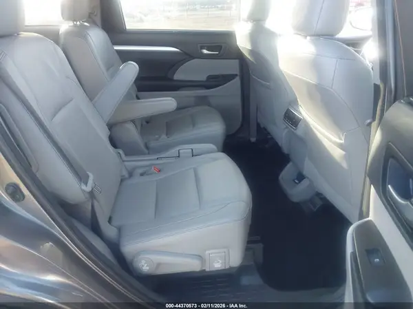 5TDKZRFH6JS550057 2018 TOYOTA HIGHLANDER - Image 8