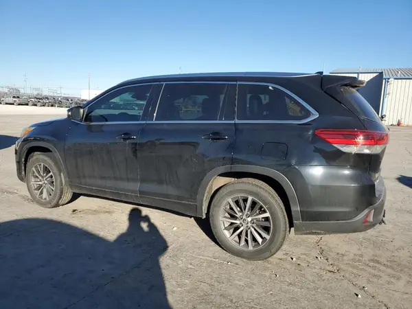 5TDKZRFH6JS550477 2018 TOYOTA HIGHLANDER - Image 2