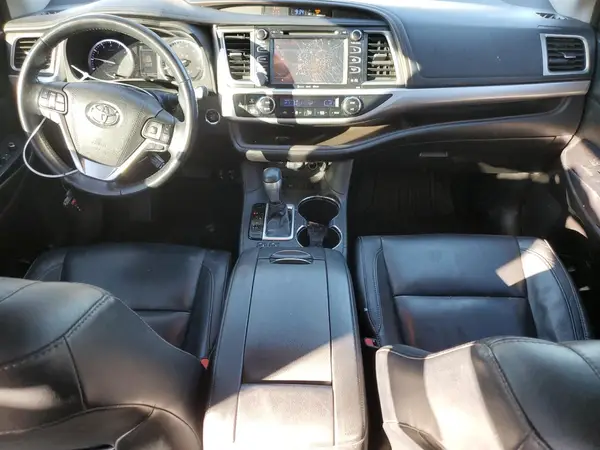 5TDKZRFH6JS550477 2018 TOYOTA HIGHLANDER - Image 8