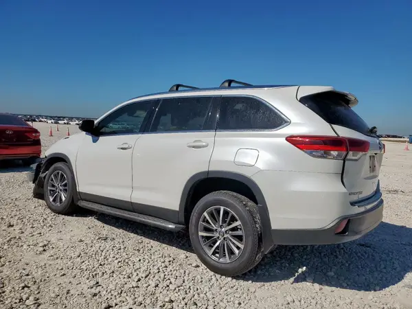 5TDKZRFH6KS303607 2019 TOYOTA HIGHLANDER - Image 2