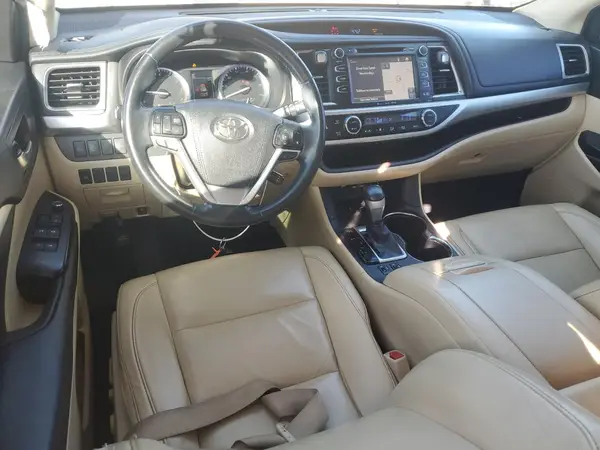 5TDKZRFH6KS304062 2019 TOYOTA HIGHLANDER - Image 8
