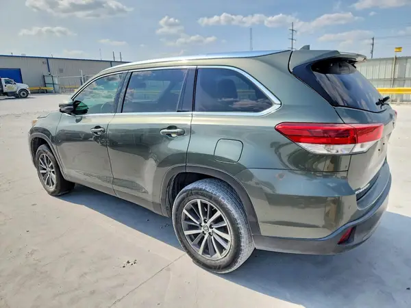 5TDKZRFH6KS316972 2019 TOYOTA HIGHLANDER - Image 2