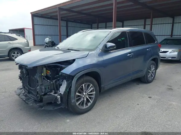 5TDKZRFH6KS322156 2019 TOYOTA HIGHLANDER - Image 2