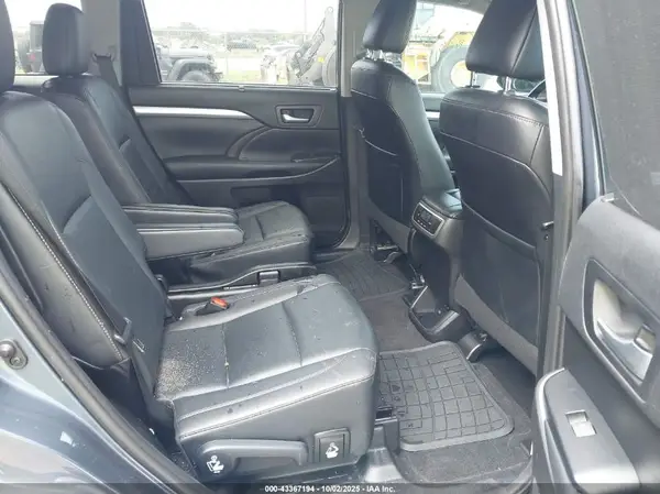 5TDKZRFH6KS322156 2019 TOYOTA HIGHLANDER - Image 8