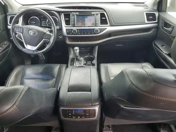 5TDKZRFH6KS329429 2019 TOYOTA HIGHLANDER - Image 8