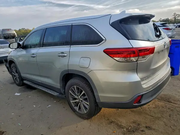 5TDKZRFH6KS331486 2019 TOYOTA HIGHLANDER - Image 2
