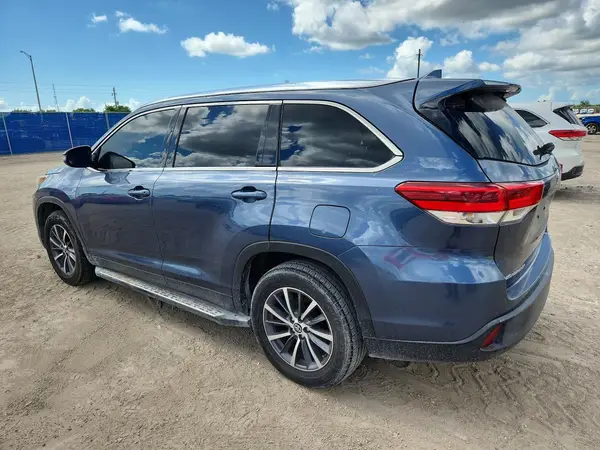 5TDKZRFH6KS340365 2019 TOYOTA HIGHLANDER - Image 2