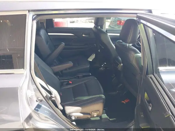 5TDKZRFH6KS340608 2019 TOYOTA HIGHLANDER - Image 8