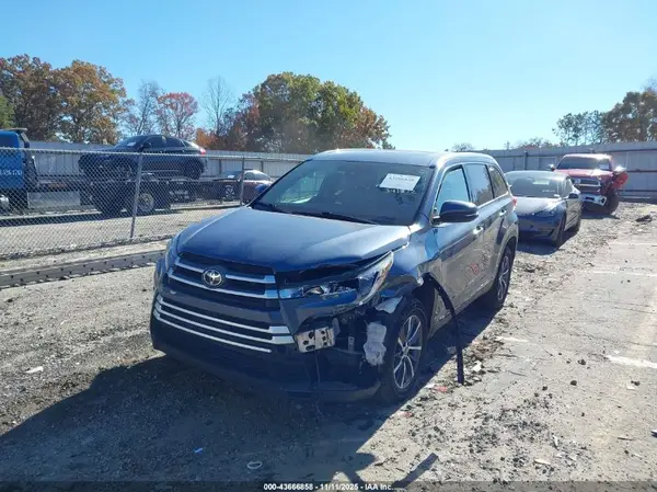 5TDKZRFH6KS341872 2019 TOYOTA HIGHLANDER - Image 2