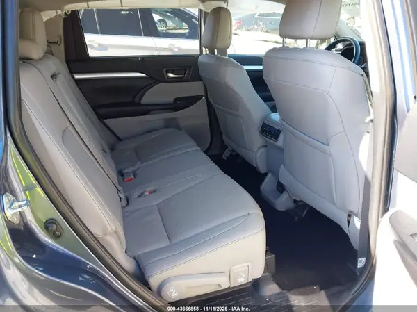 5TDKZRFH6KS341872 2019 TOYOTA HIGHLANDER - Image 8